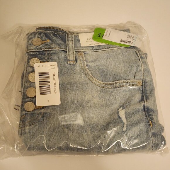 Maurices High Rise Ripped Button Fly Capri - 8 - Picture 4 of 7